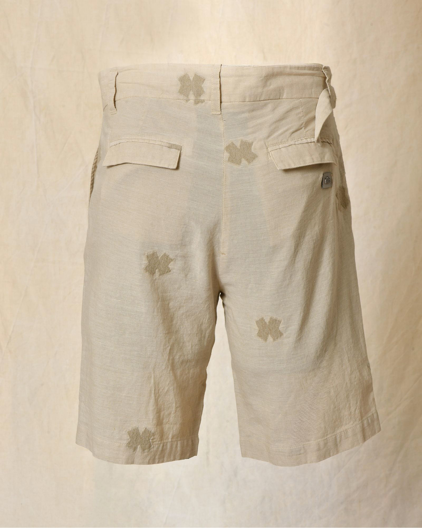 Bermuda à rayures et empiècements beige Ixos