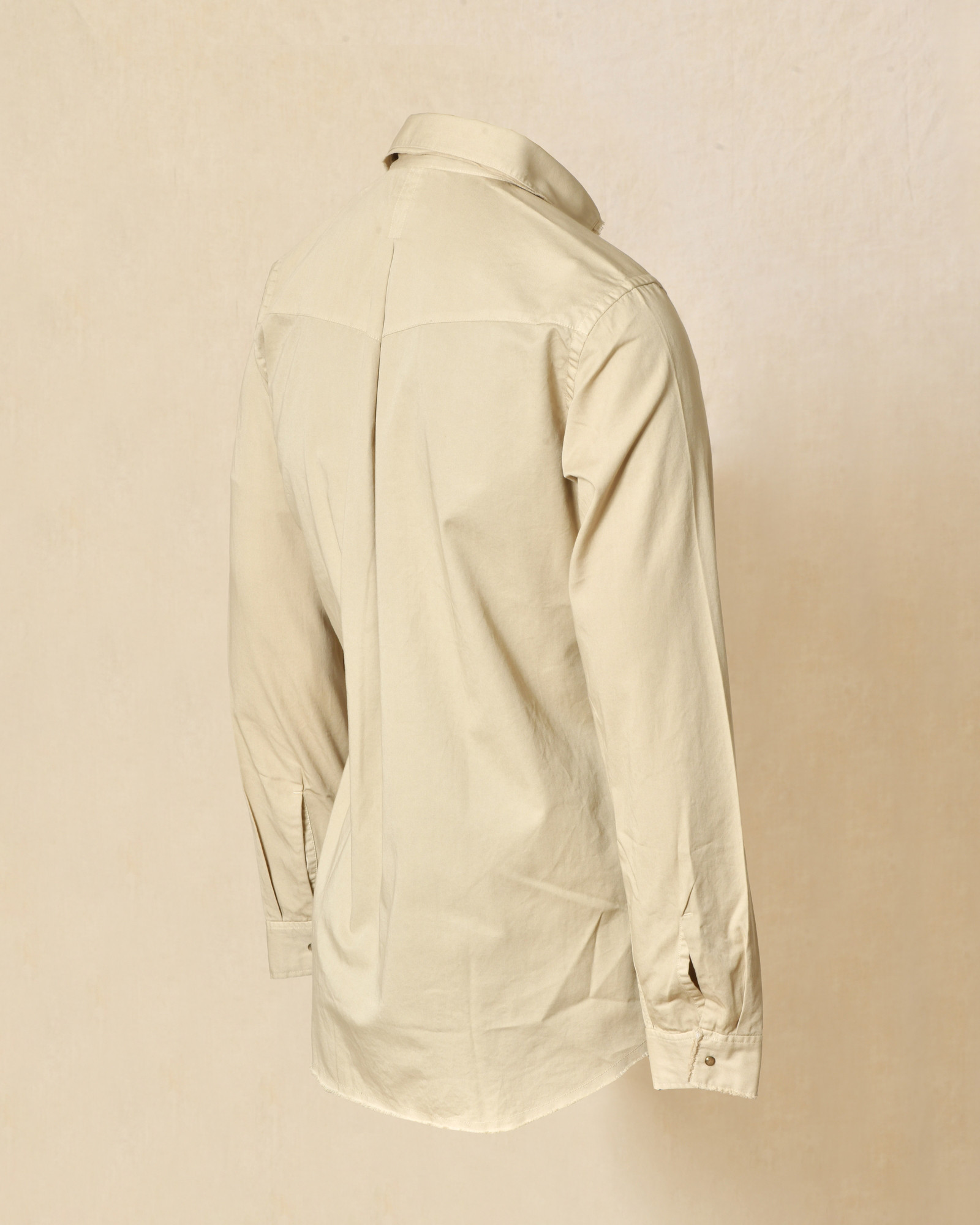 Chemise à bords frangés beige Outift