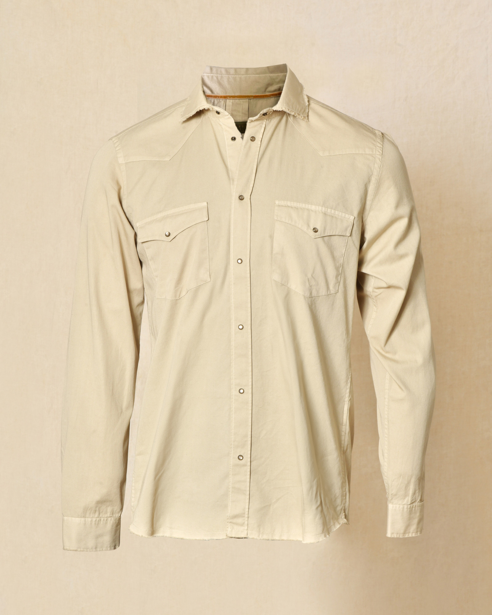 Chemise à bords frangés beige Outift