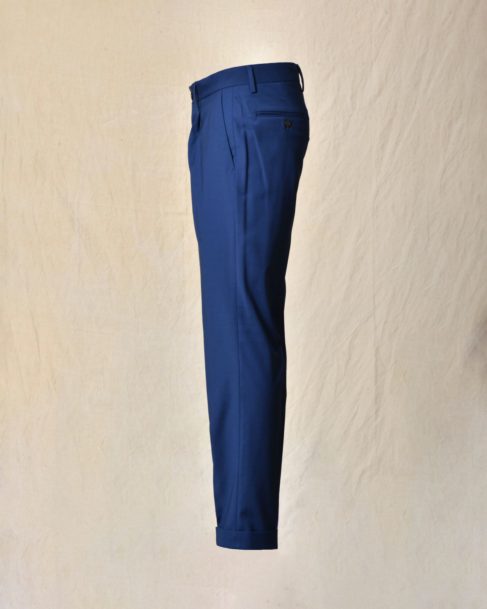 Pantalon à pinces bleu foncé Outfit