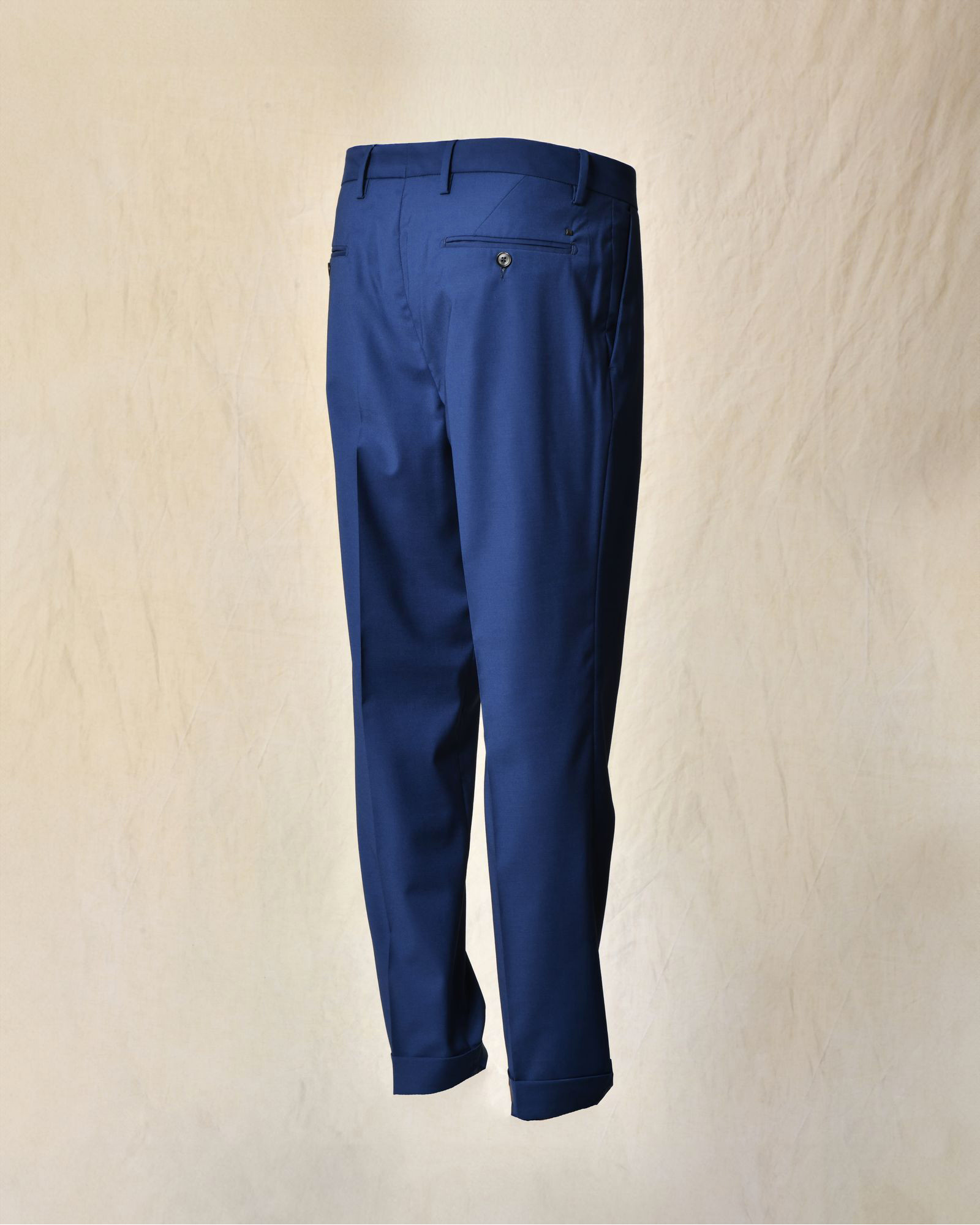 Pantalon à pinces bleu foncé Outfit