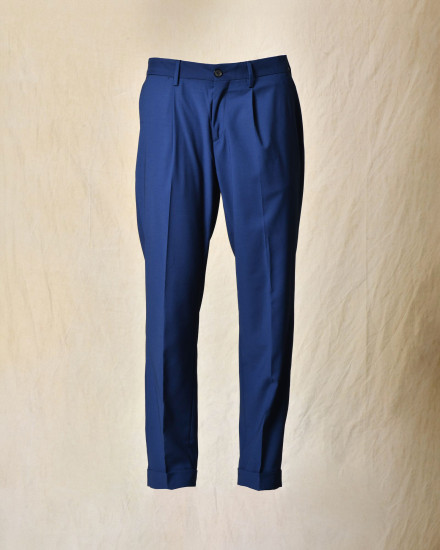 Pantalon à pinces bleu foncé Outfit