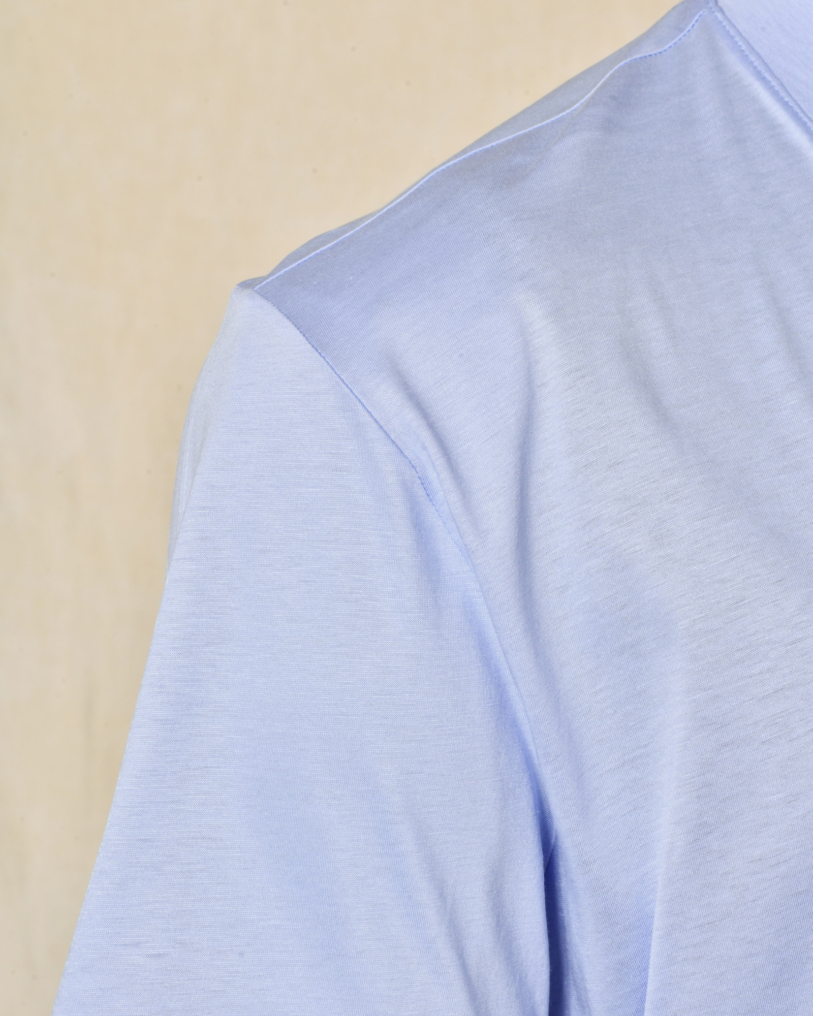 T-shirt col V bleu Outfit