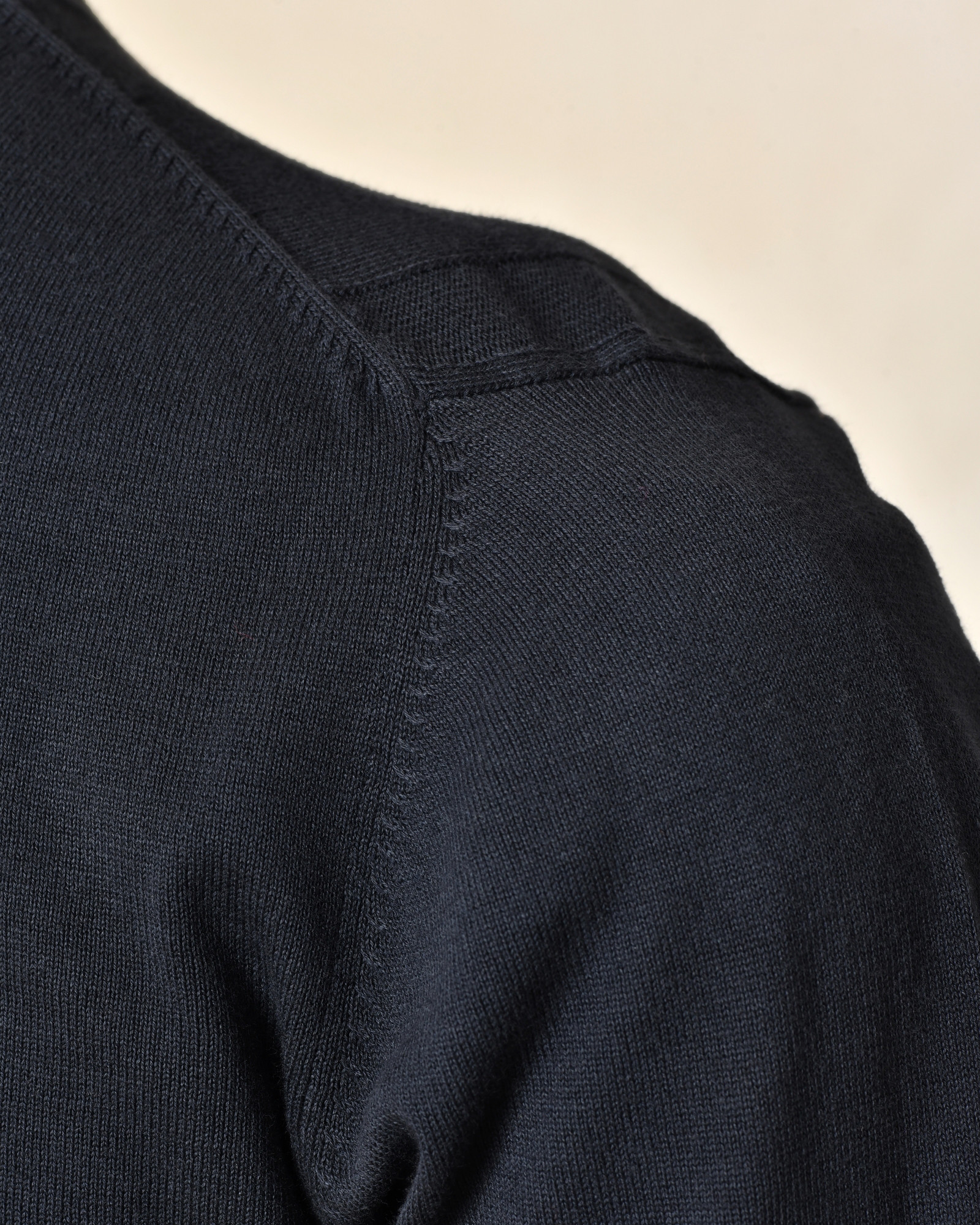 Cardigan en coton bleu marine col V Outfit