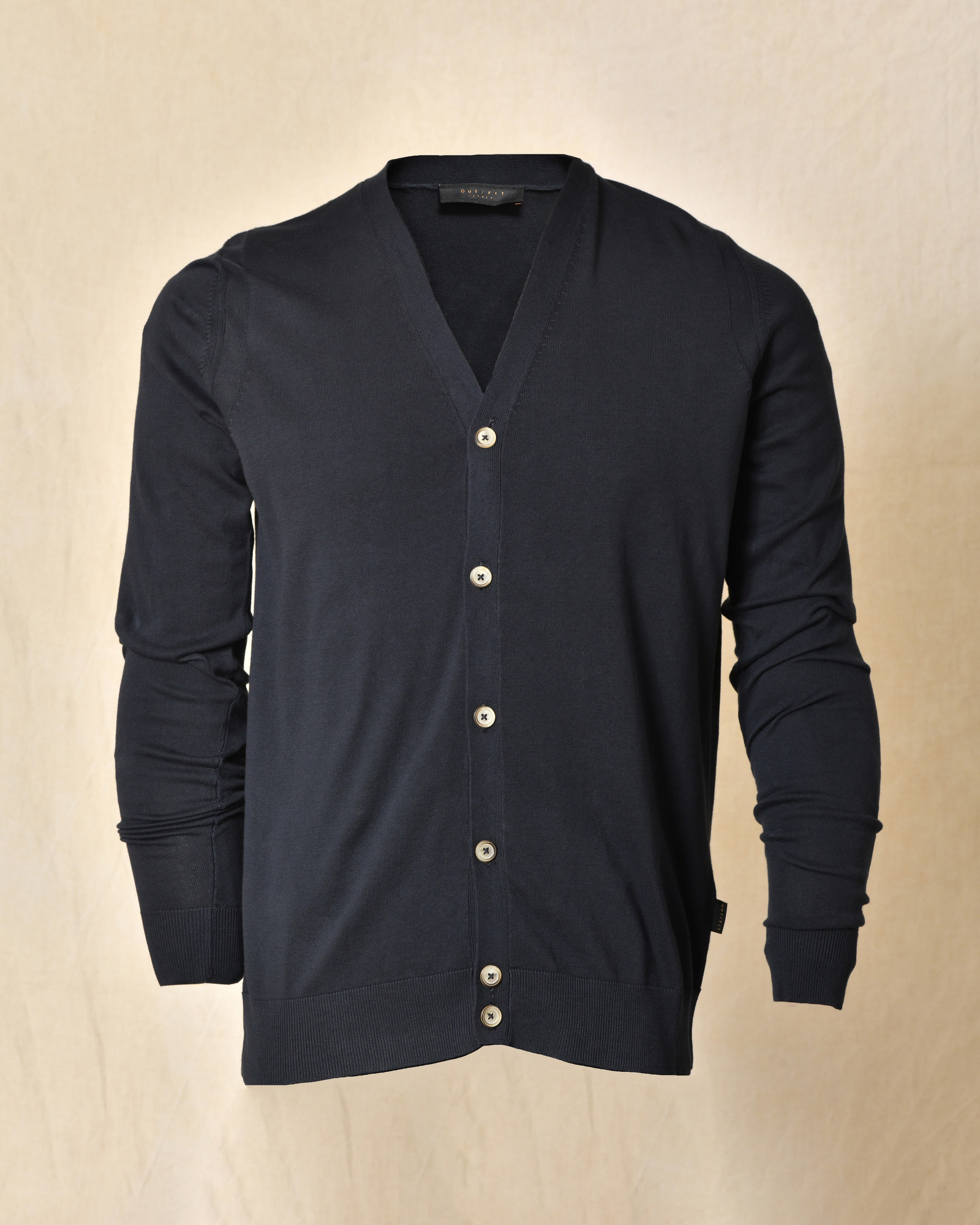 Cardigan en coton bleu marine col V Outfit