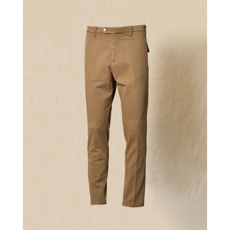 Pantalon en coton taupe Outfit