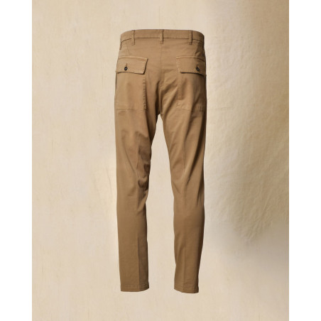 Pantalon en coton taupe Outfit