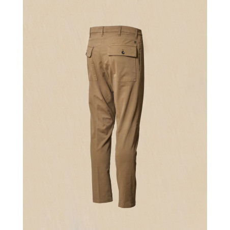 Pantalon en coton taupe Outfit