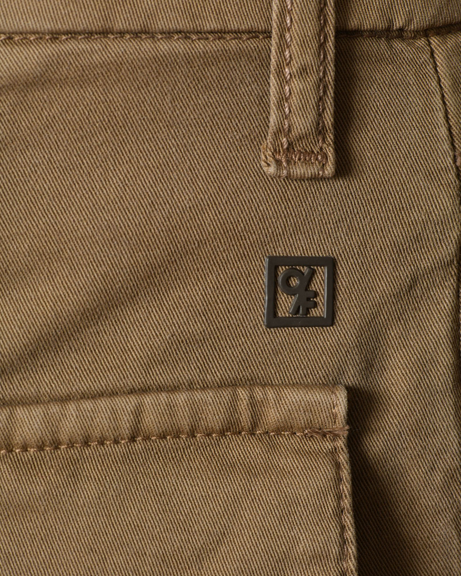 Pantalon en coton taupe Outfit