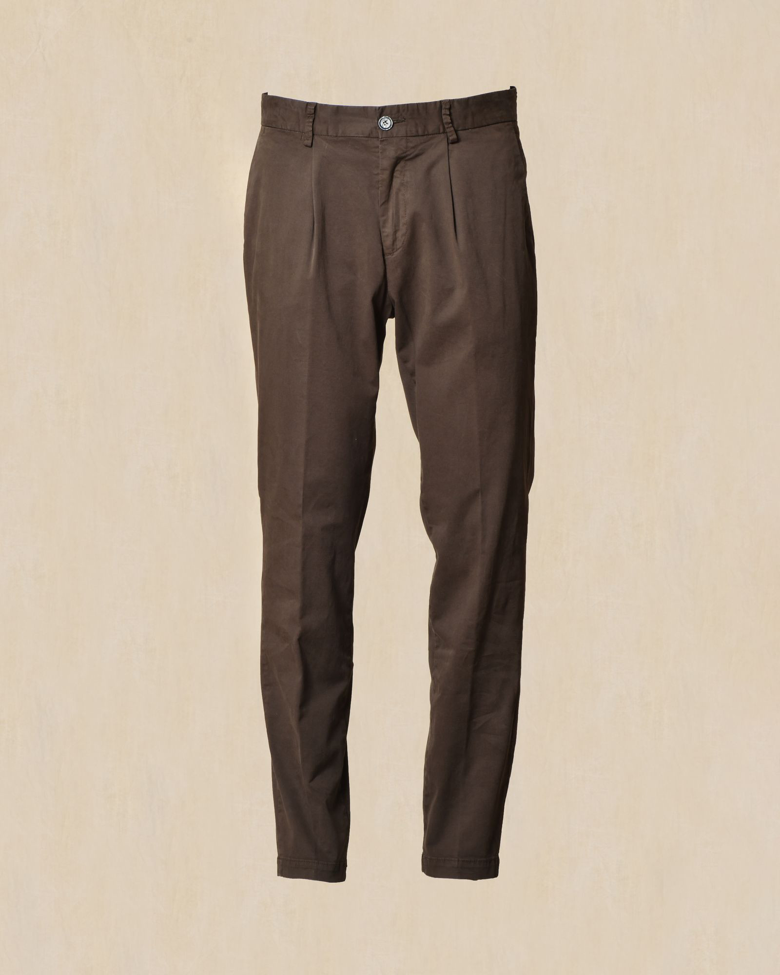Pantalon en coton à pinces marron Outfit