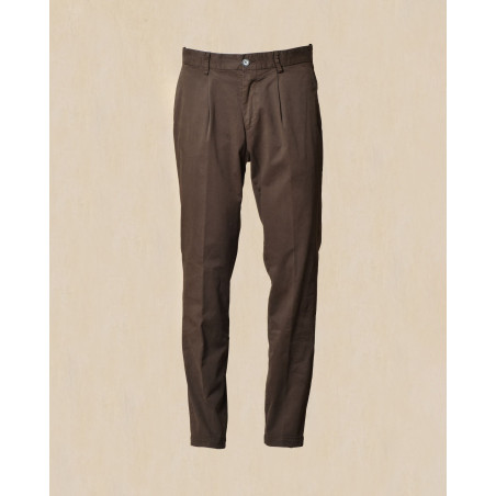 Pantalon en coton à pinces marron Outfit
