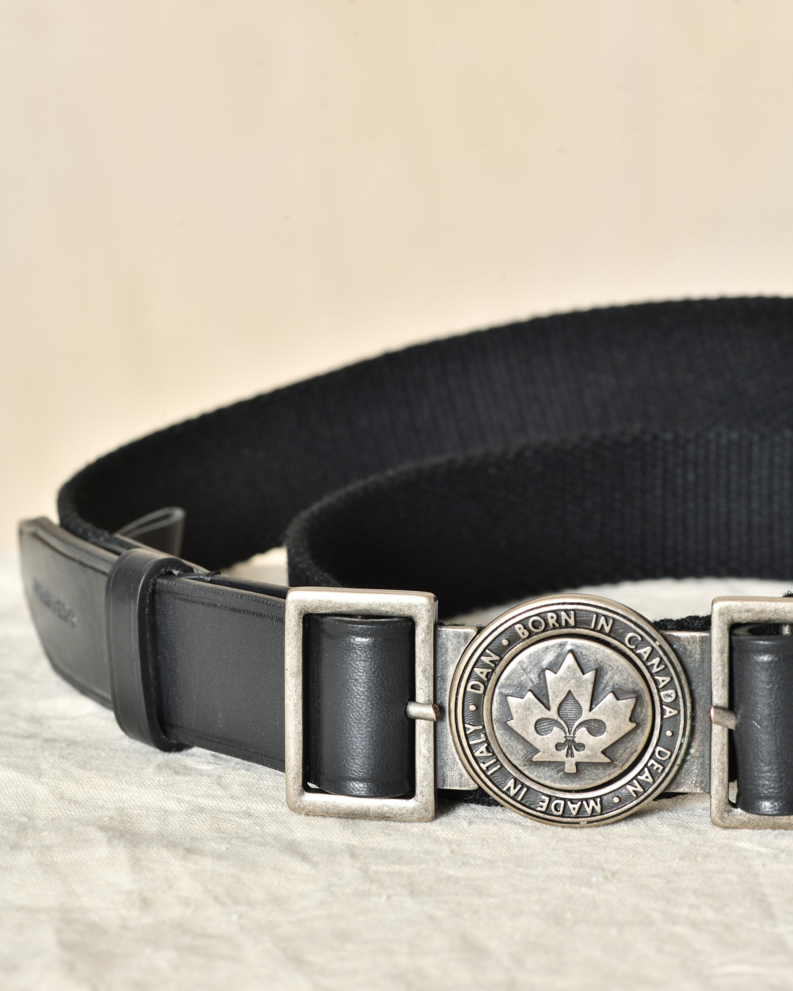 Ceinture noire en cuir à boucle métallique gravée Dsquared2
