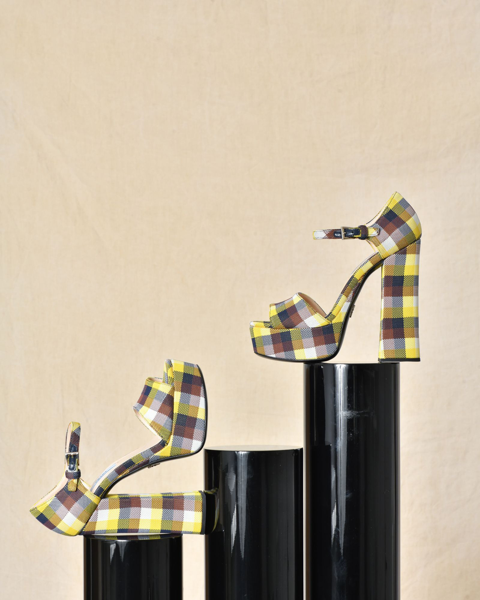 Sandales à plateforme imprimé carreaux Prada