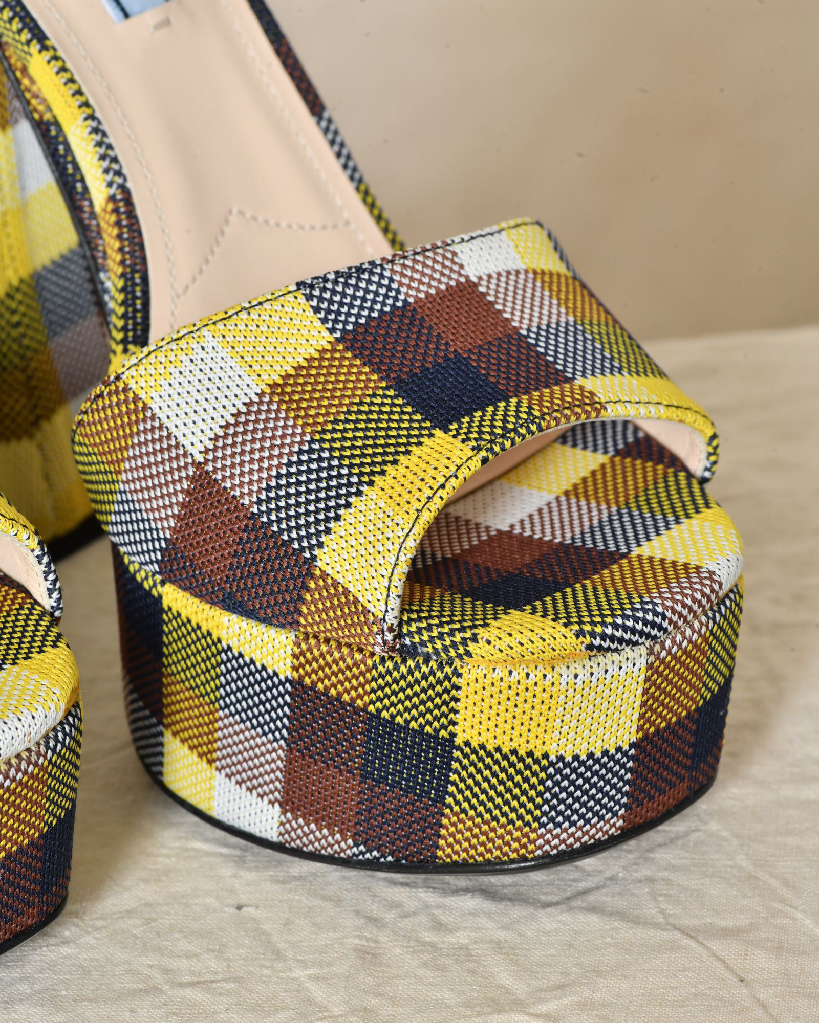 Sandales à plateforme imprimé carreaux Prada