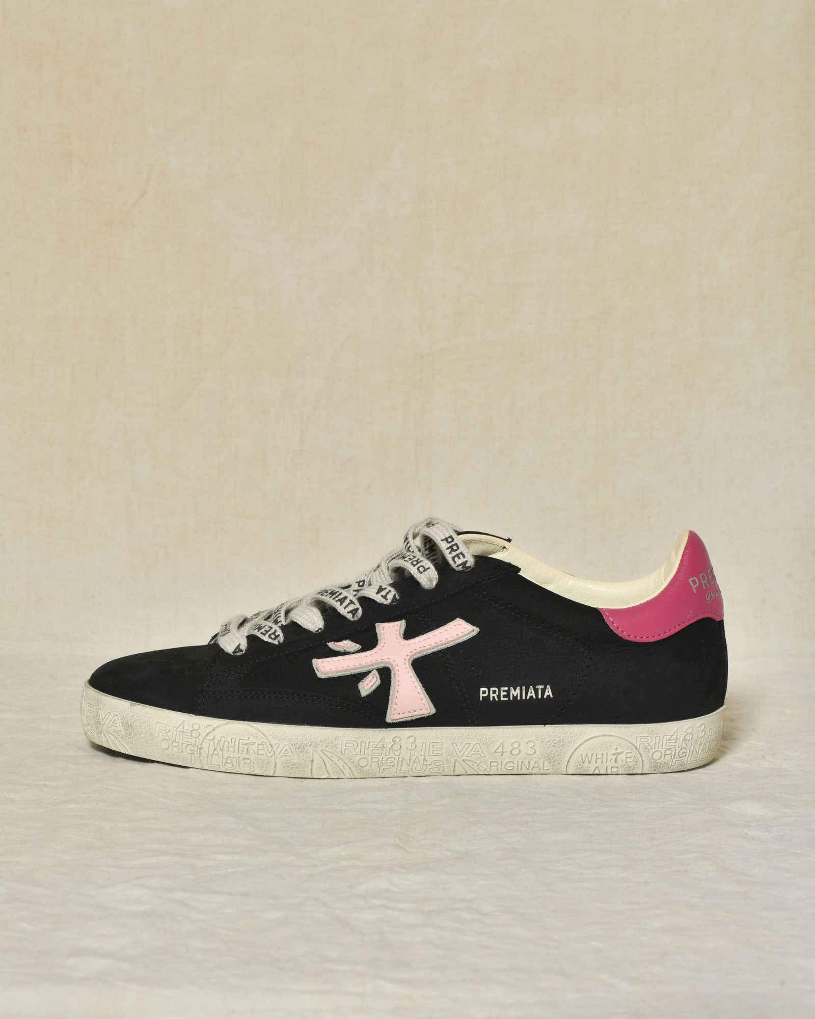 Baskets noires en cuir à talon fuchsia Premiata