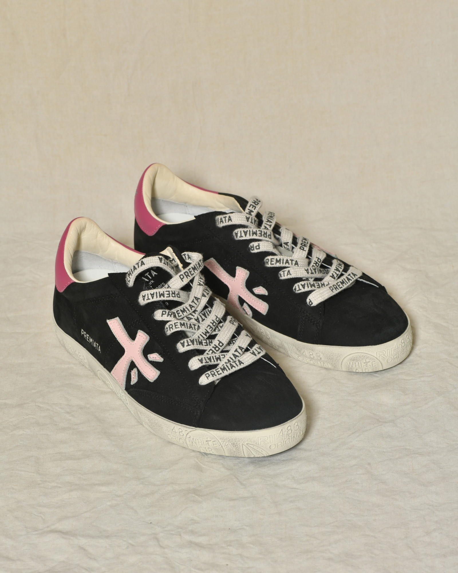 Baskets noires en cuir à talon fuchsia Premiata
