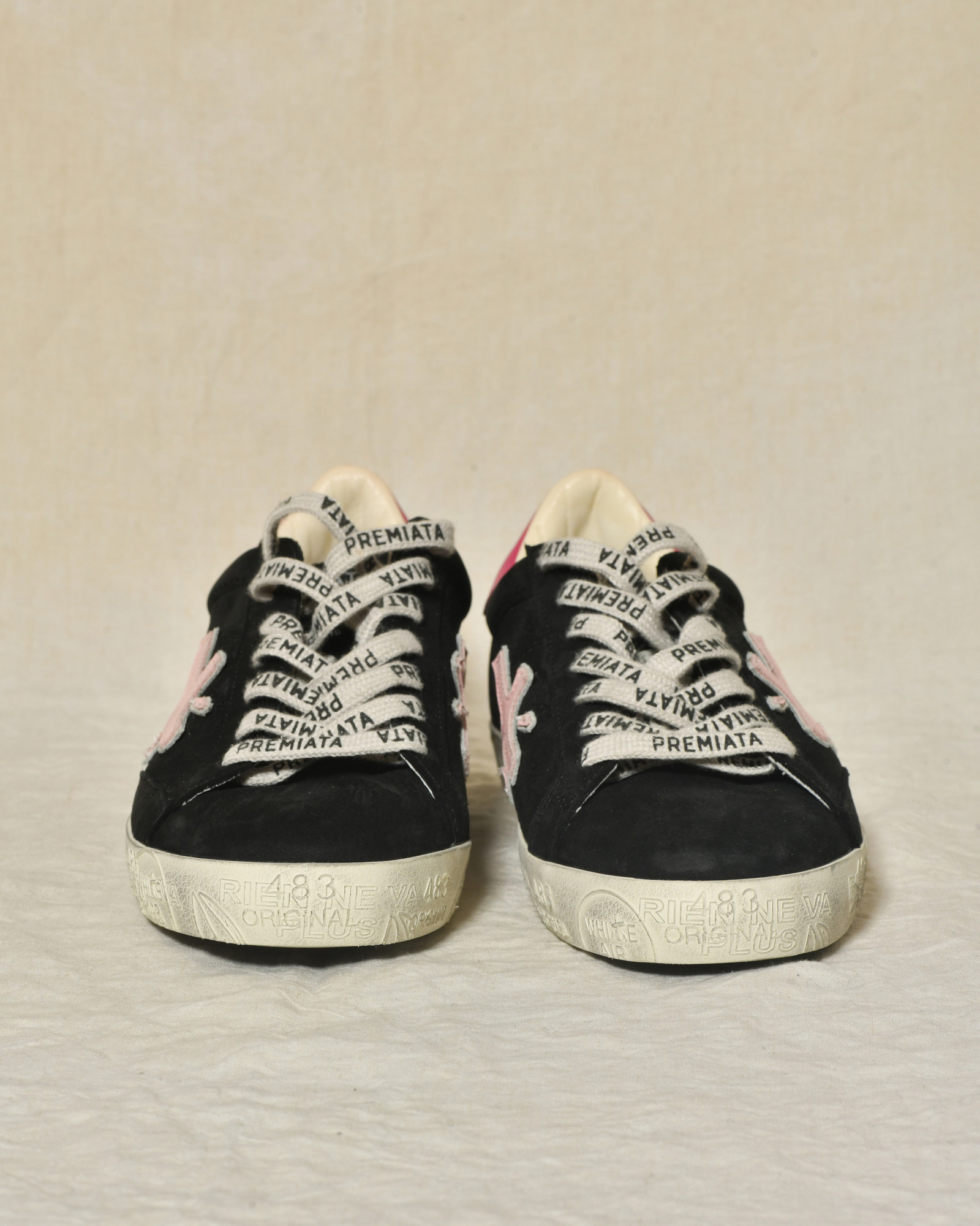 Baskets noires en cuir à talon fuchsia Premiata