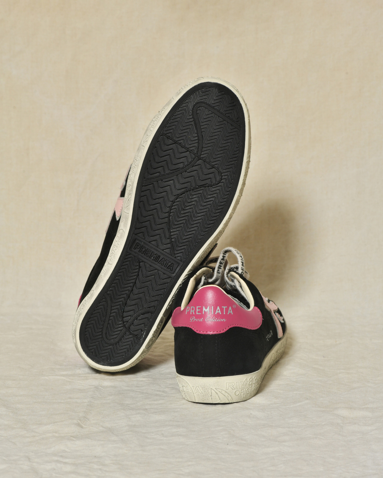 Baskets noires en cuir à talon fuchsia Premiata