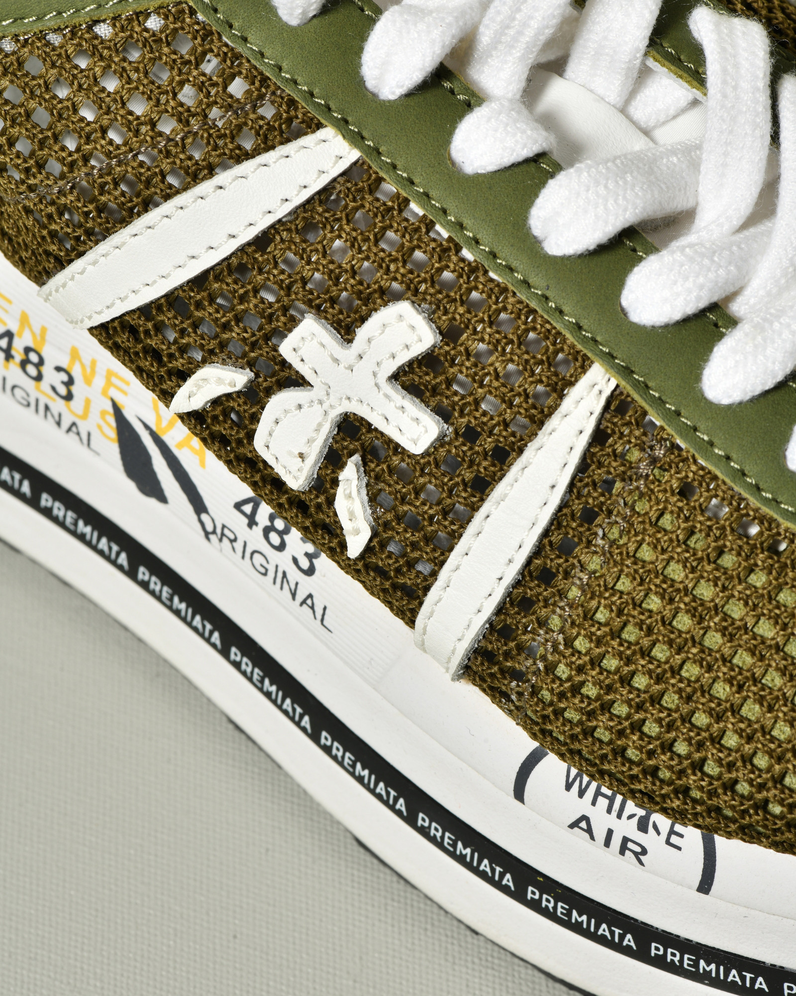 Baskets kaki effet résille à plateforme Premiata