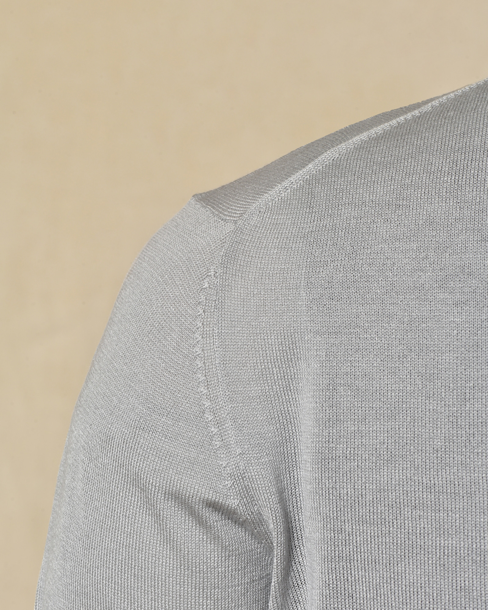 Polo gris en soie Outfit