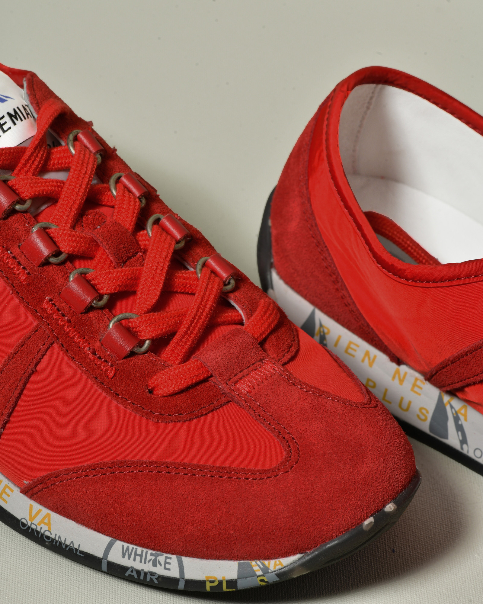 Sneackers à empiècements en daim rouge Premiata