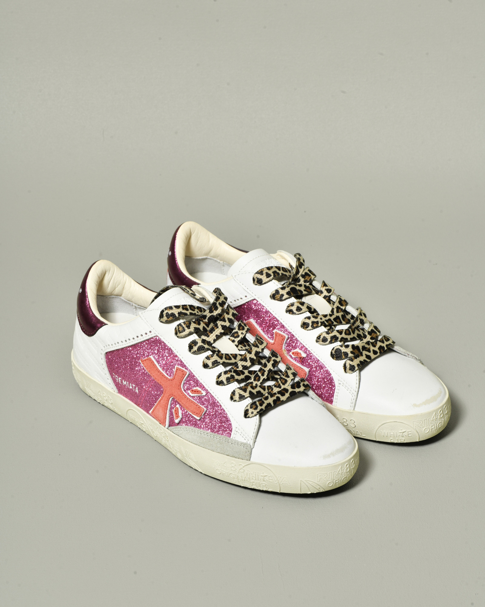Baskets en cuir blanc et empiècements pailletés roses Premiata