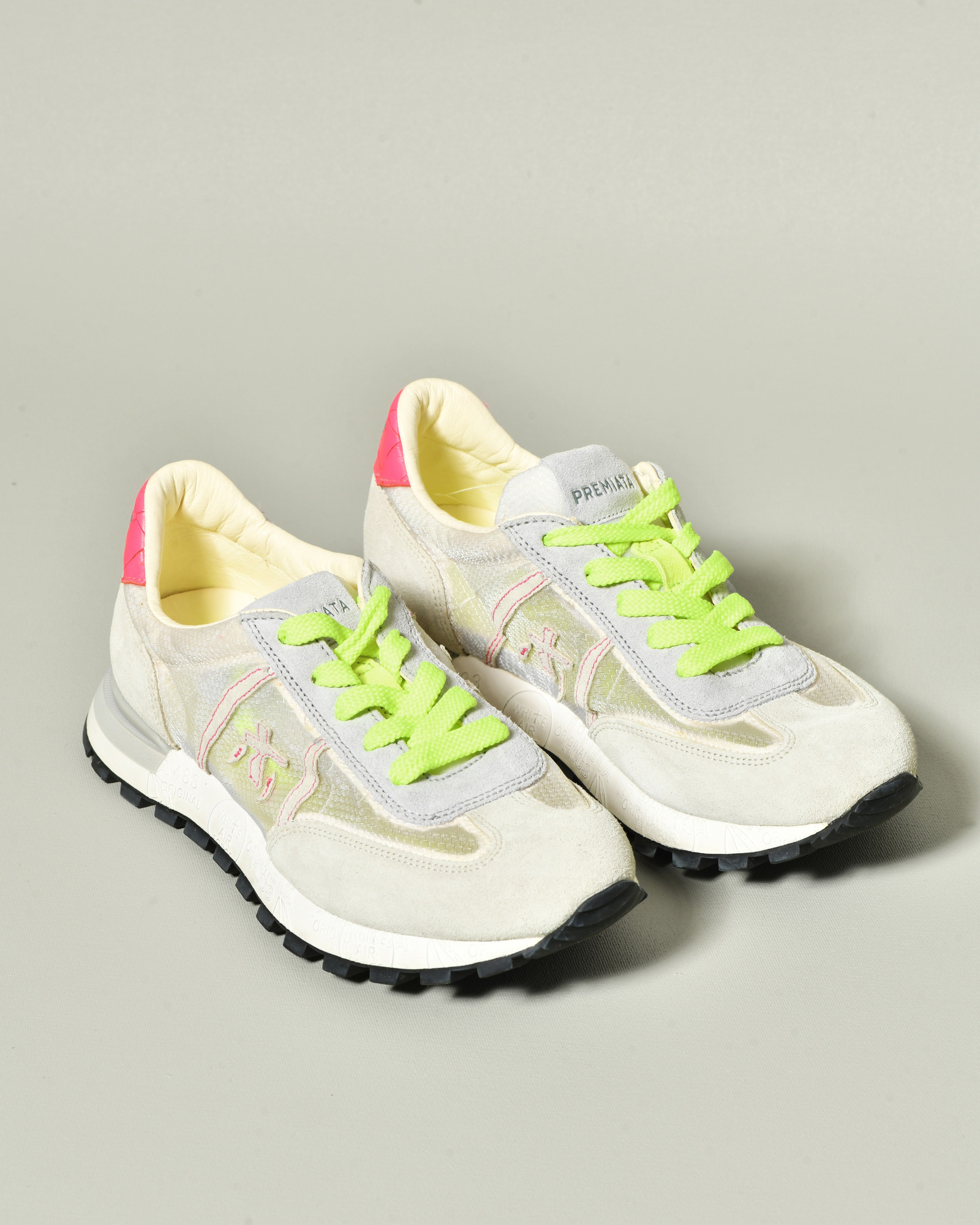 Baskets à empiècements translucides et lacets fluo Premiata