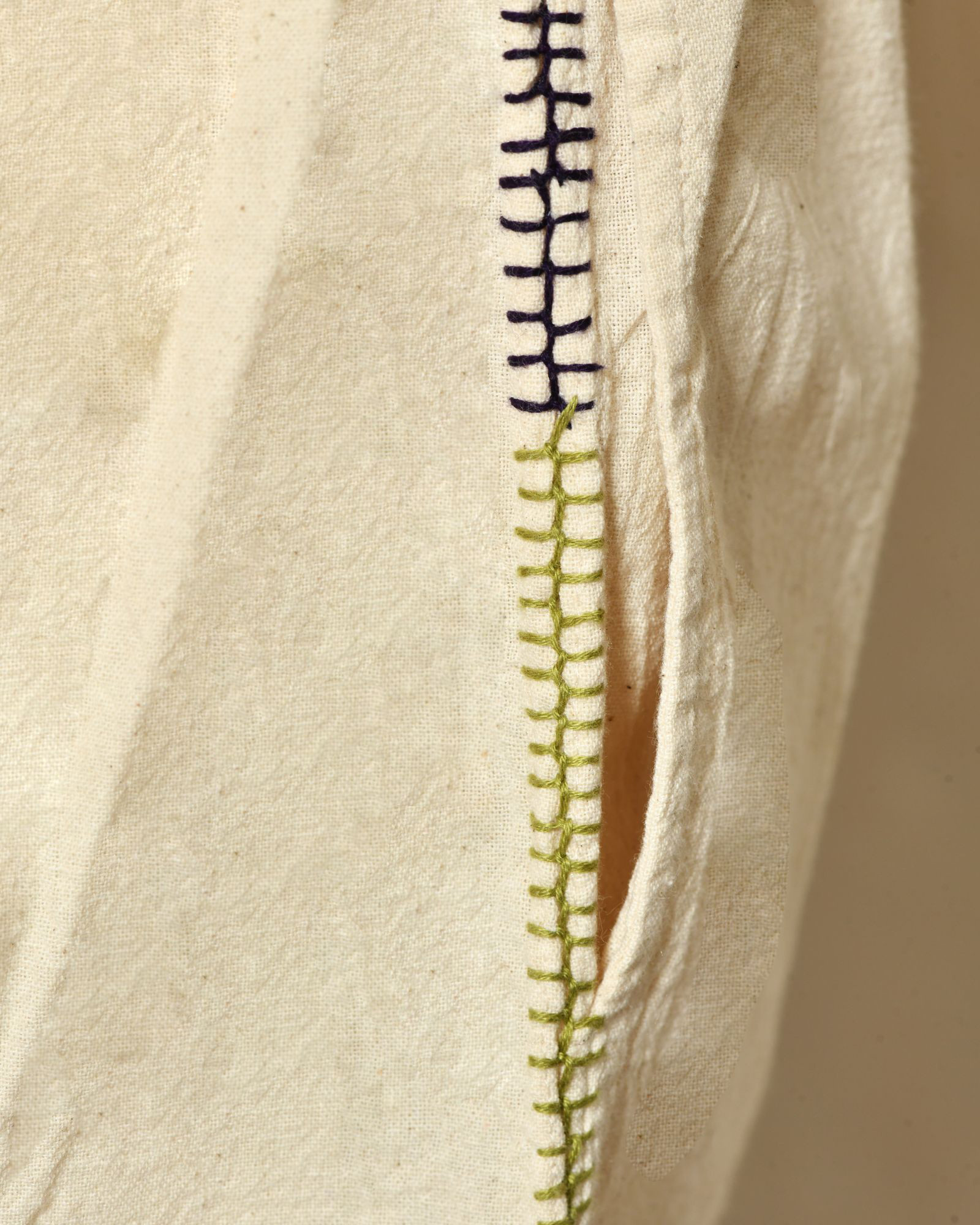 Short en coton beige à couture multicolore V.de.Vinster