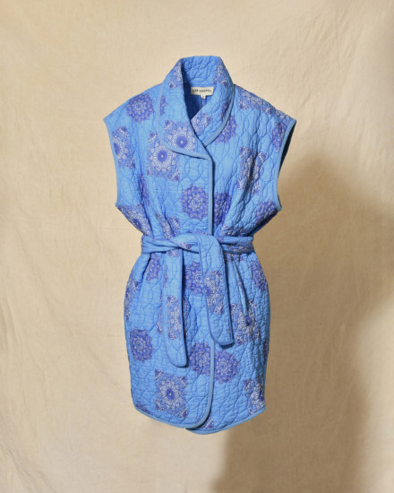 Veste sans manches matelassée bleue à motifs floral V.de.Vinster