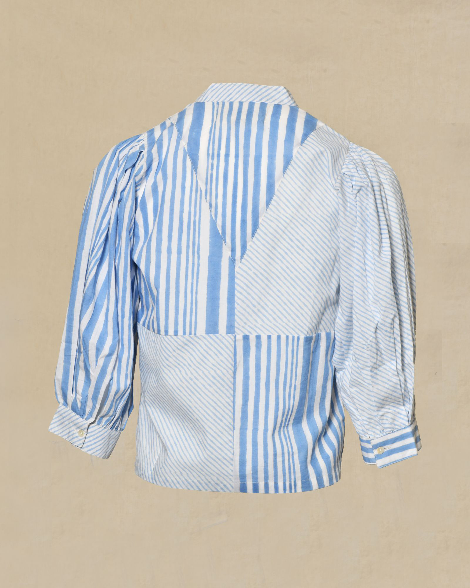 Chemisier à rayures bleues et manches bouffantes V.de.Vinster