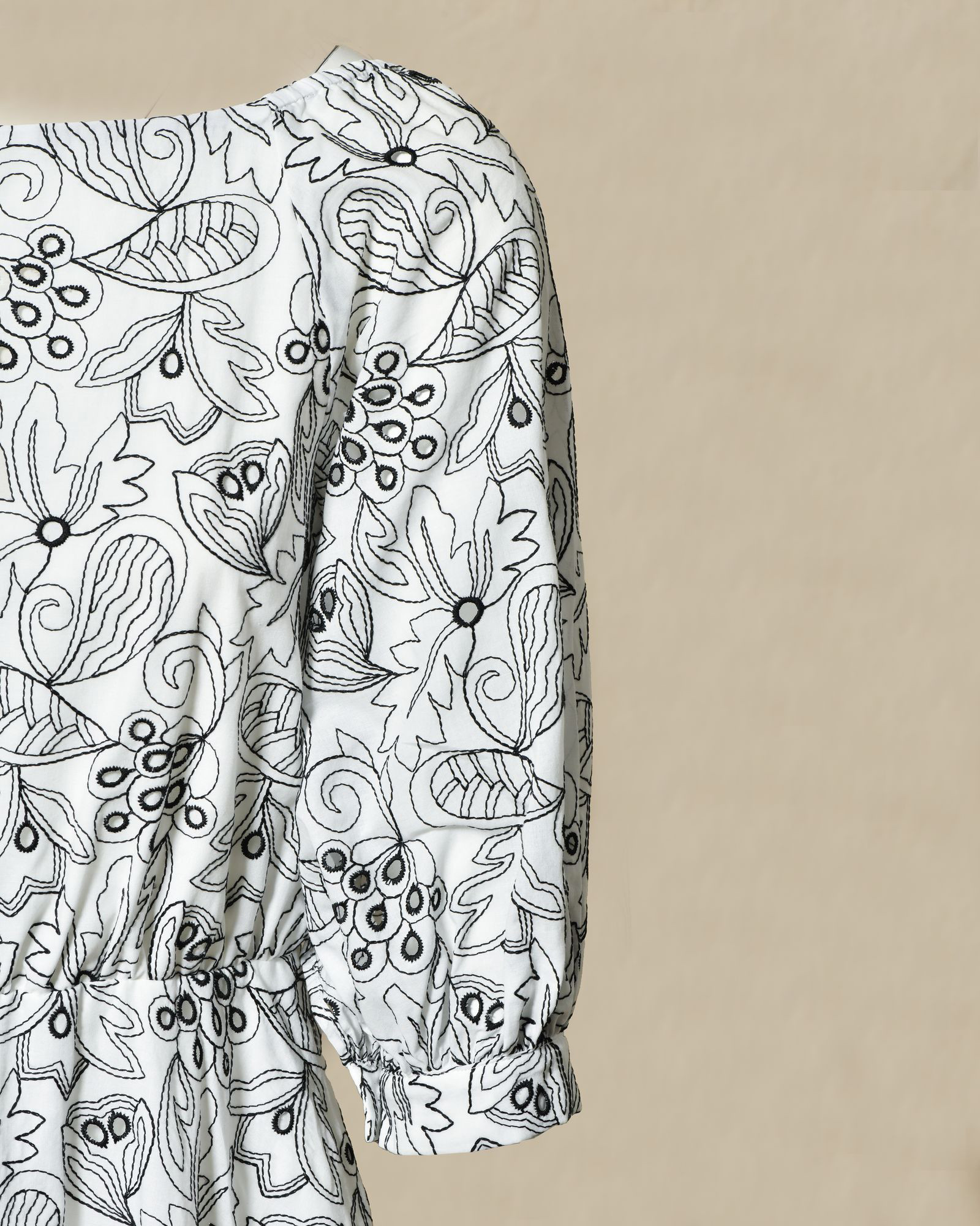 Robe évasée blanche à imprimé floraux Sfizio
