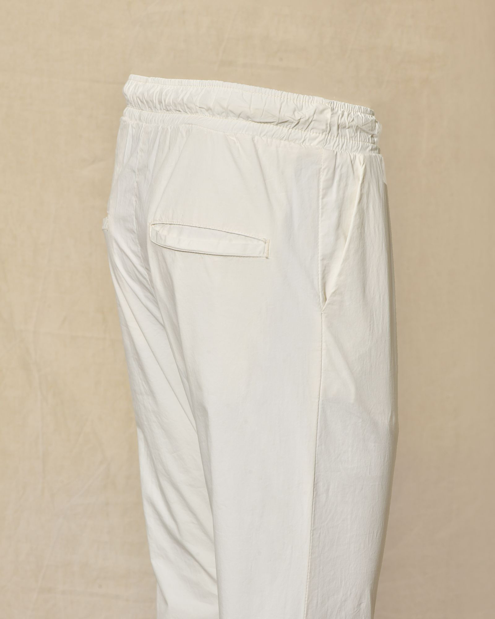 Pantalon en tissu technique blanc Over-D