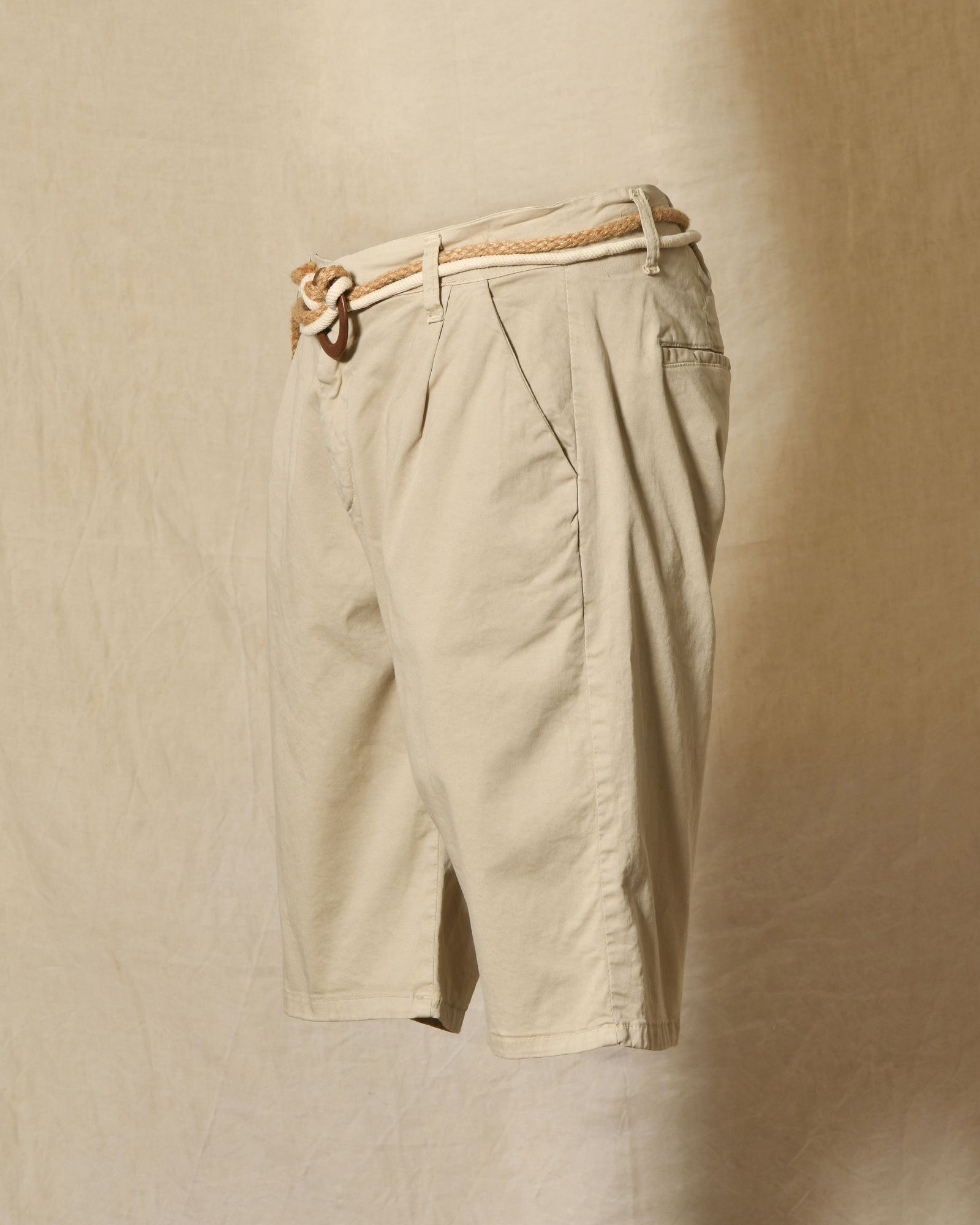 Short beige à ceinture corde tressée et boucle bois Over-D