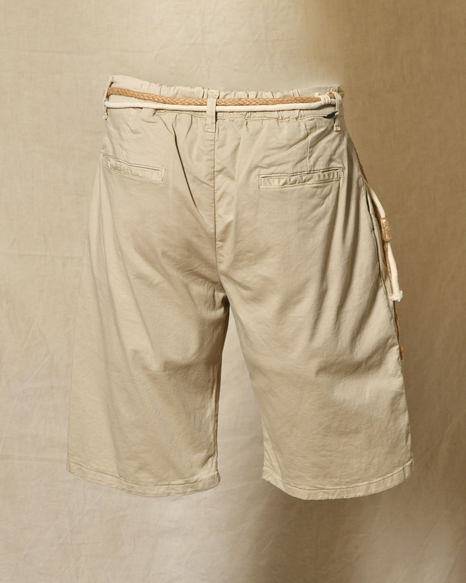 Short beige à ceinture corde tressée et boucle bois Over-D
