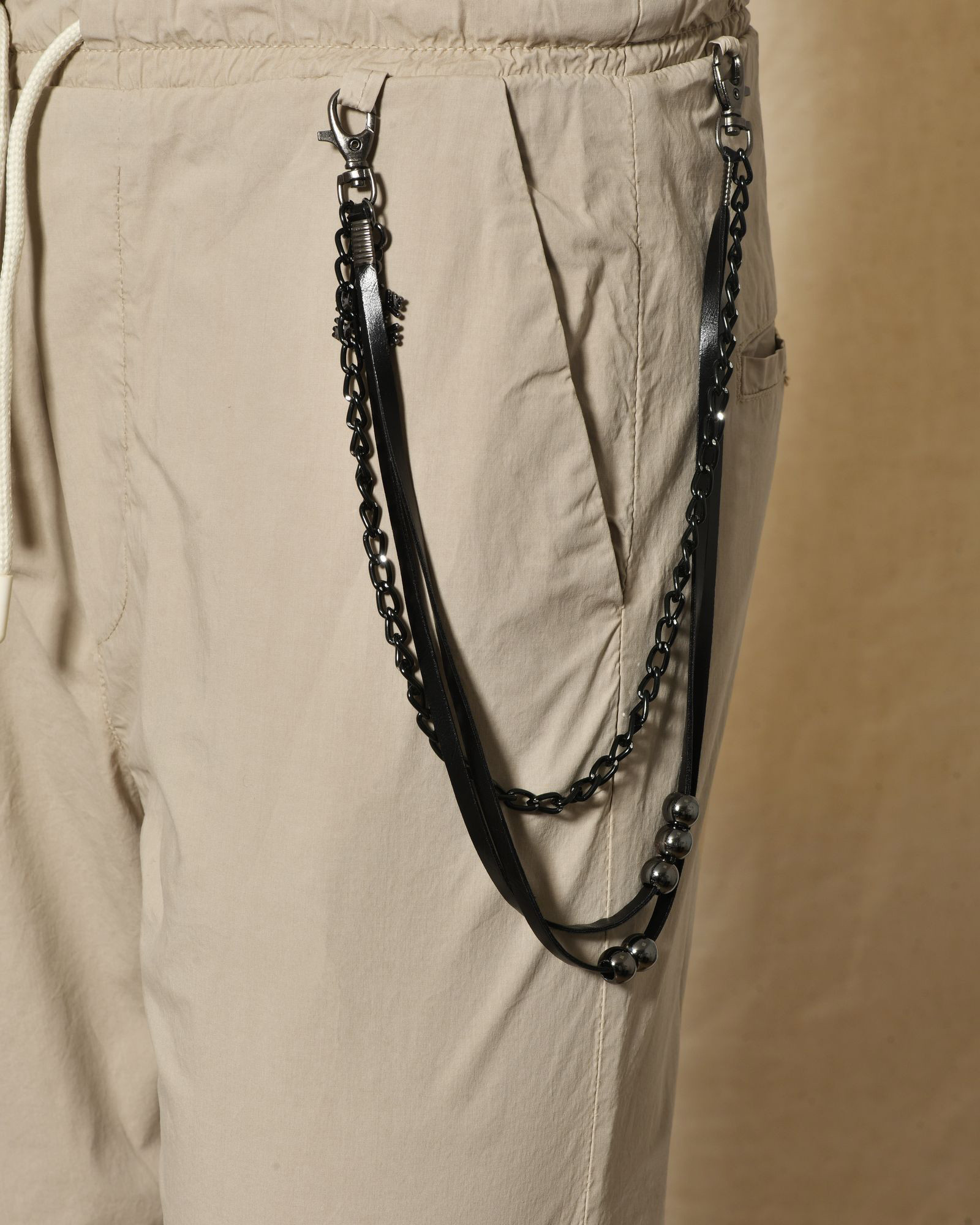 Pantalon en tissu technique beige Over-D