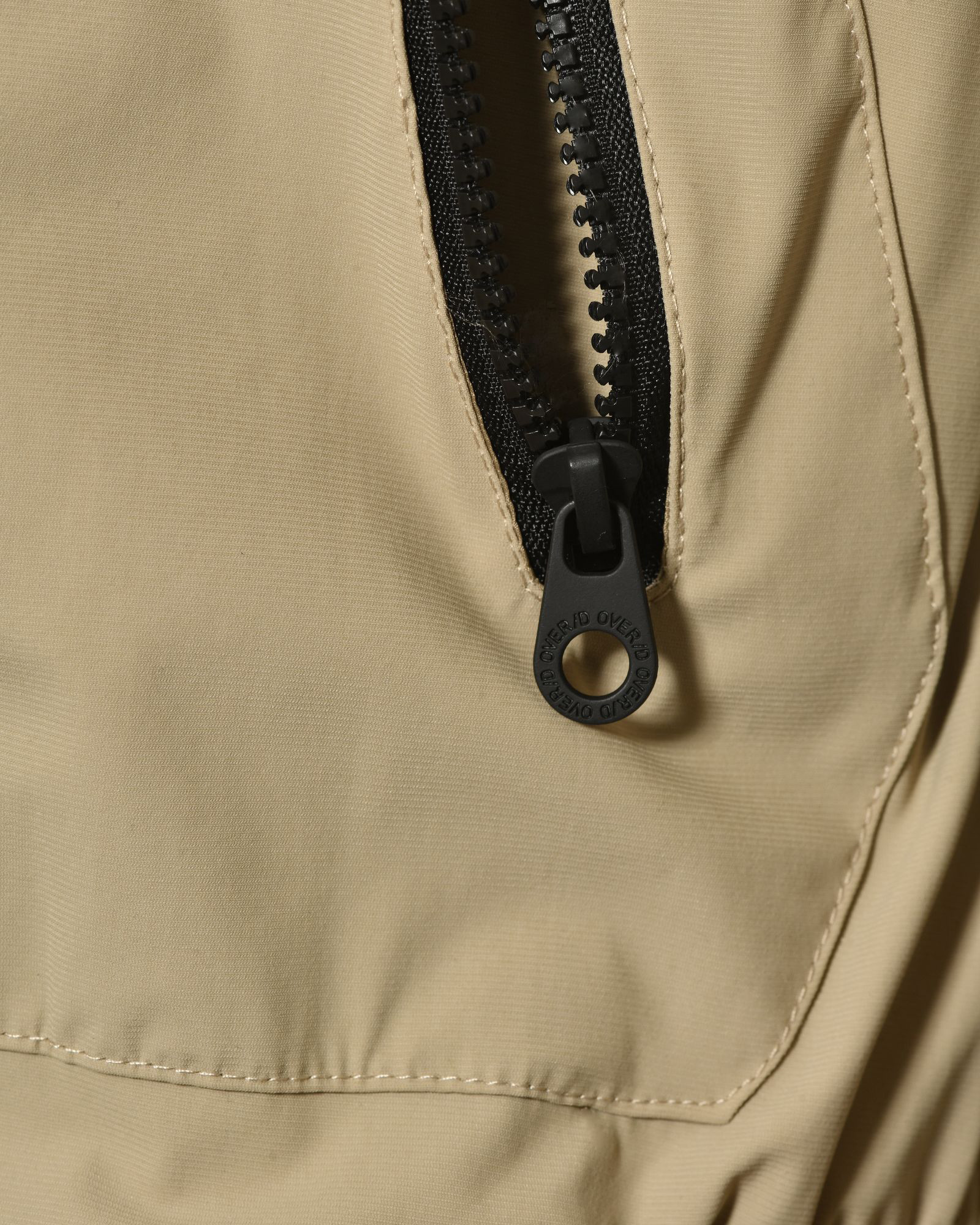 Veste coupe-vent à capuche beige zippée Over-D
