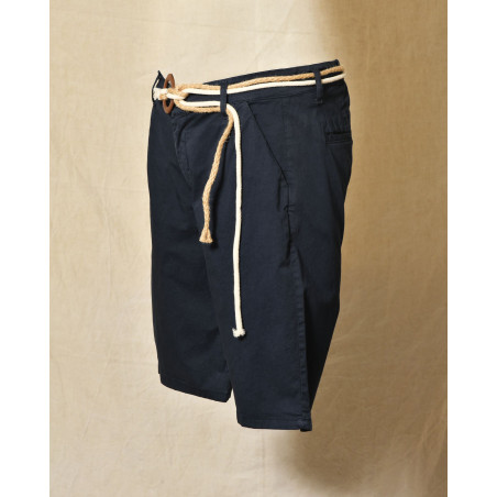 Short bleu à ceinture corde tressée et boucle bois Over-D