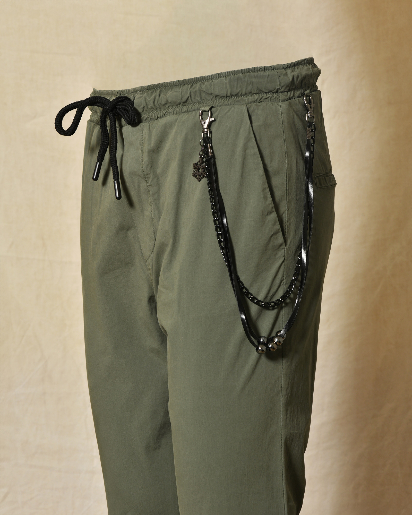 Pantalon en tissu technique kaki Over-D
