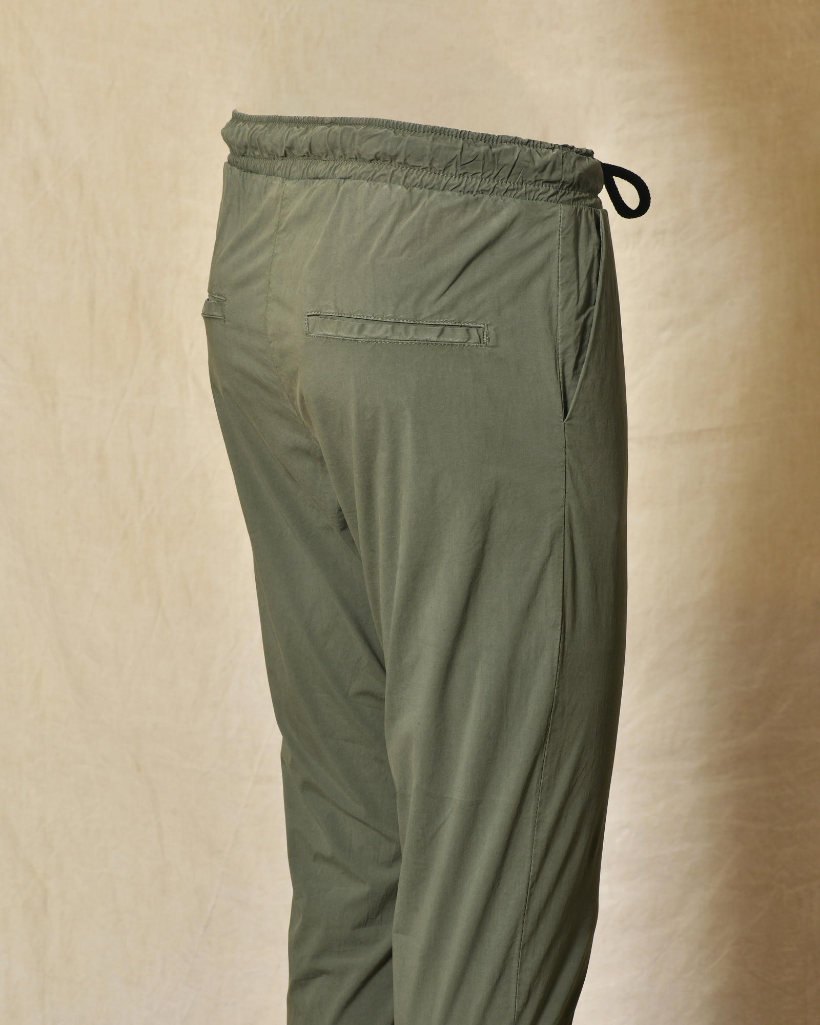 Pantalon en tissu technique kaki Over-D