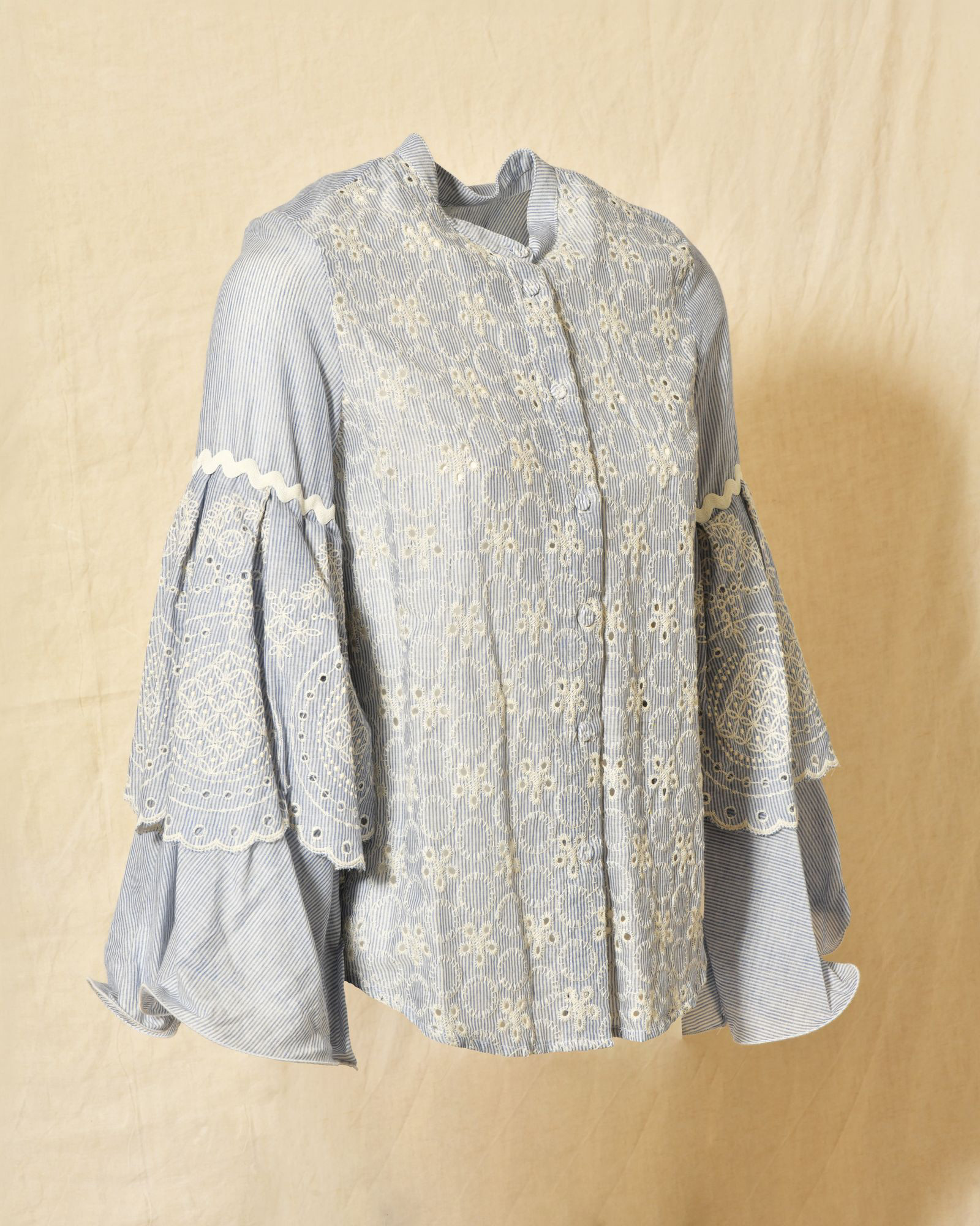 Blouse à rayures et broderies fleuries Front Street