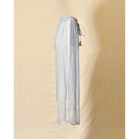 Pantalon à rayures et broderies fleuris Front Street