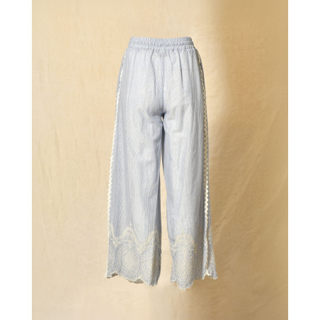 Pantalon à rayures et broderies fleuris Front Street