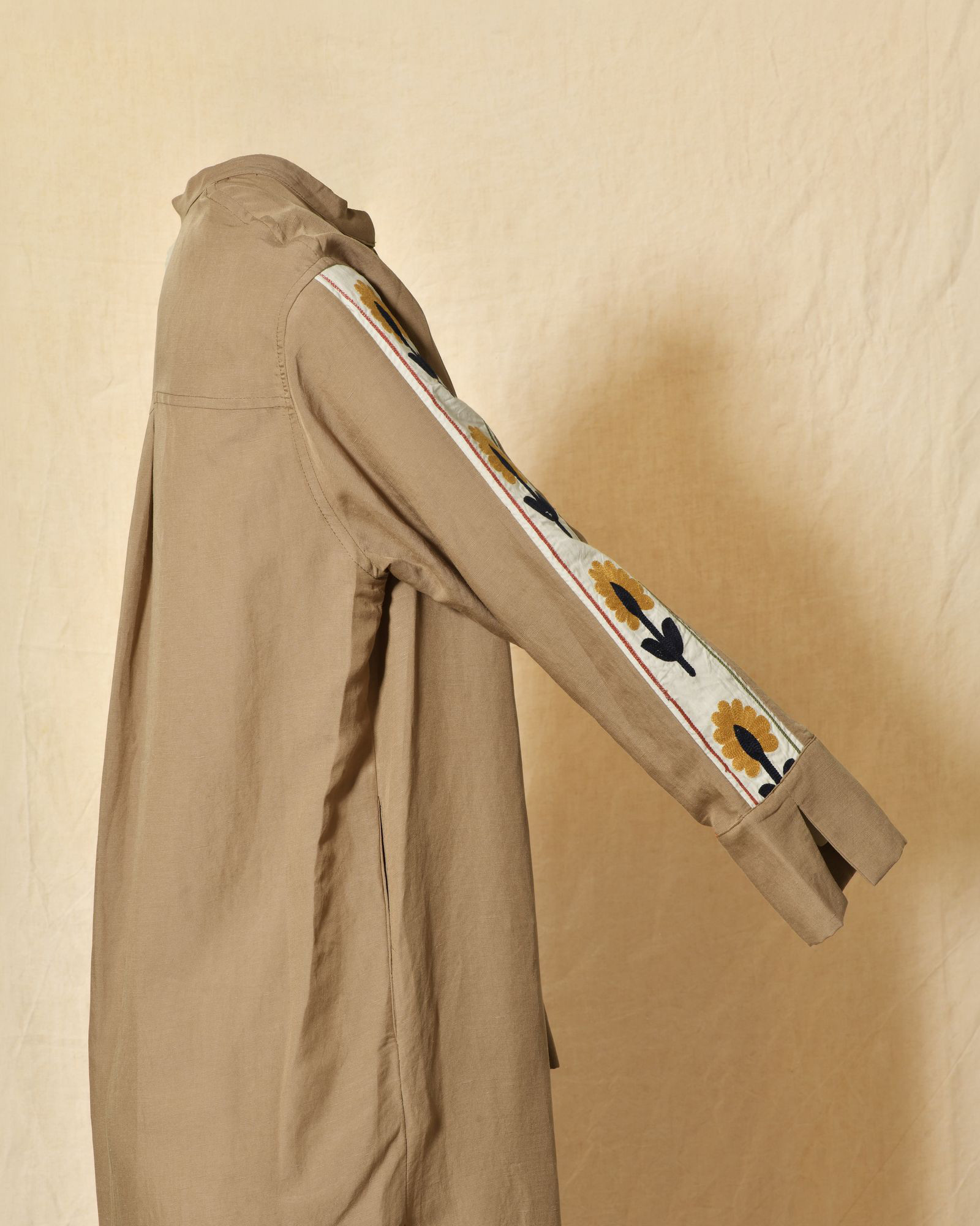 Robe longue taupe à col tunisien Front Street