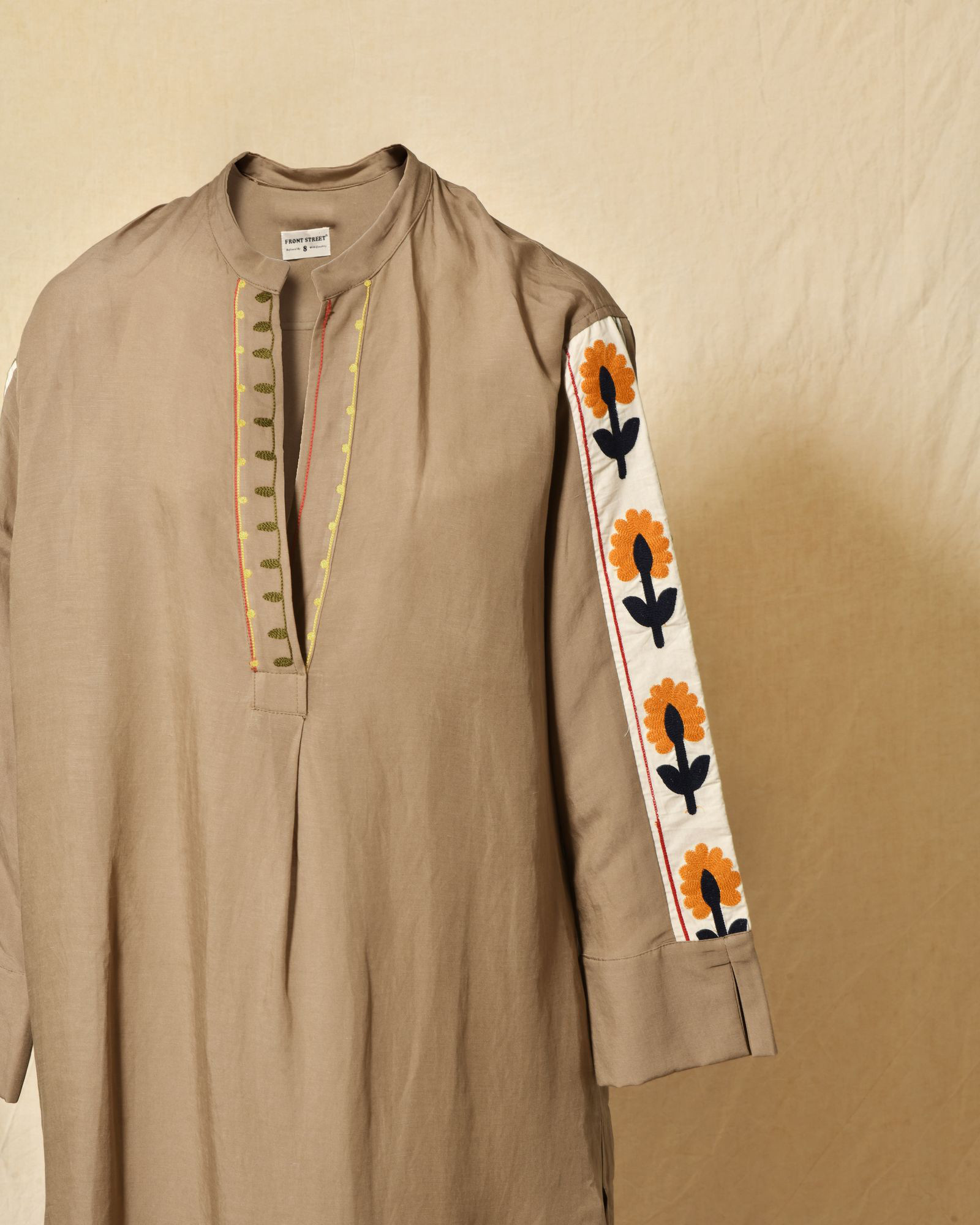 Robe longue camel à col tunisien Front Street