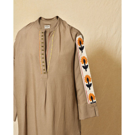 Robe longue camel à col tunisien Front Street