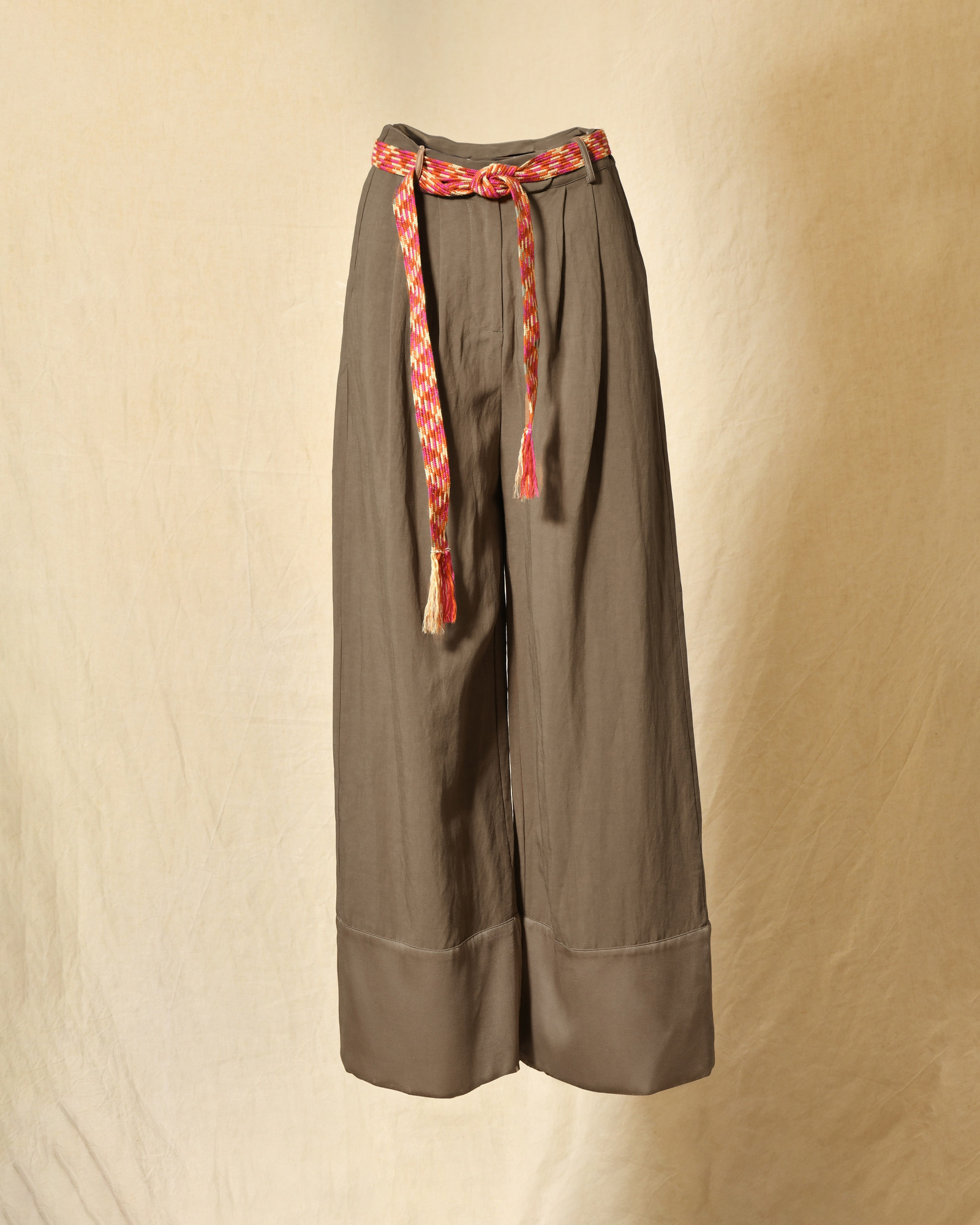 Pantalon en lin taupe ceinturé Front Street