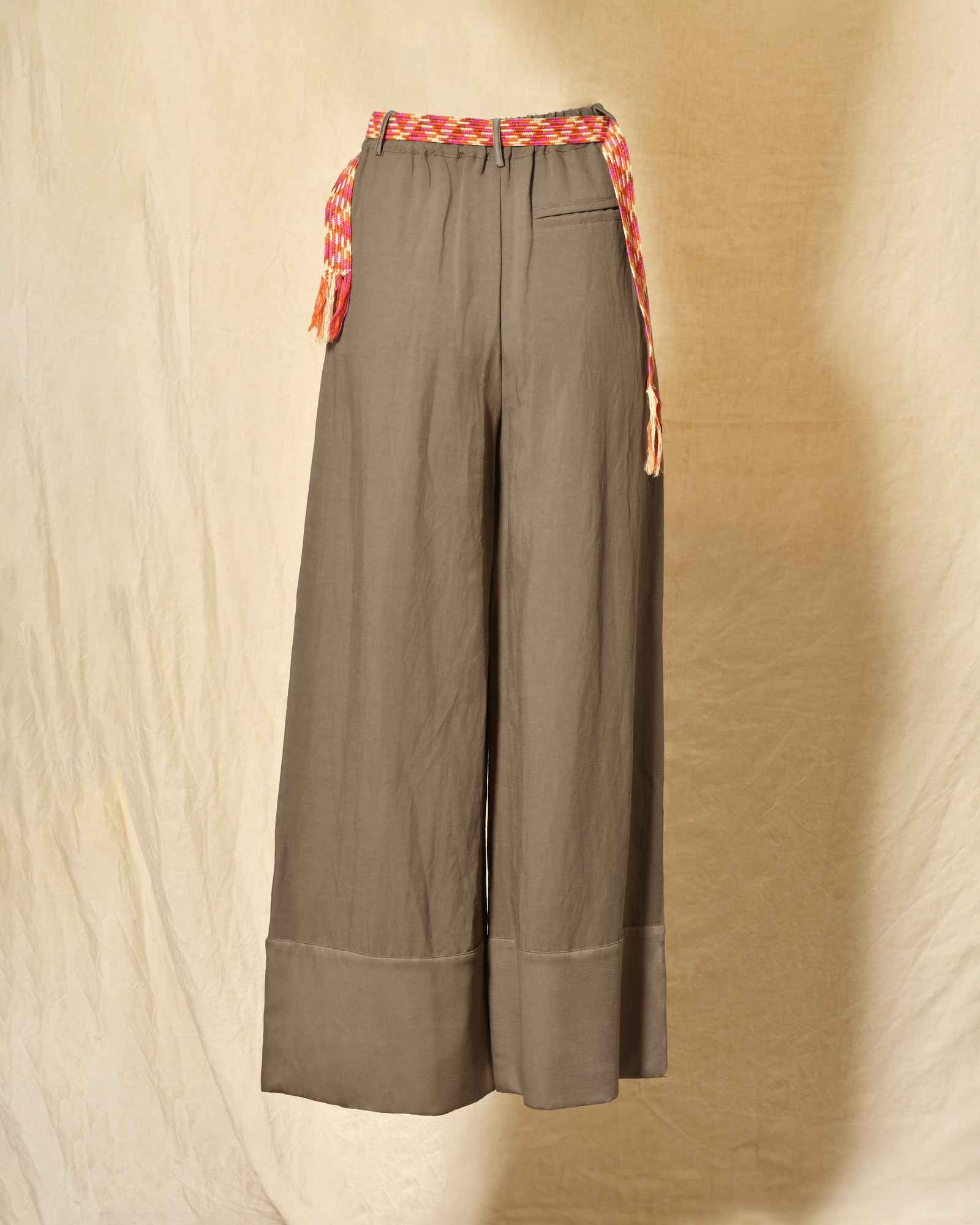 Pantalon en lin taupe ceinturé Front Street