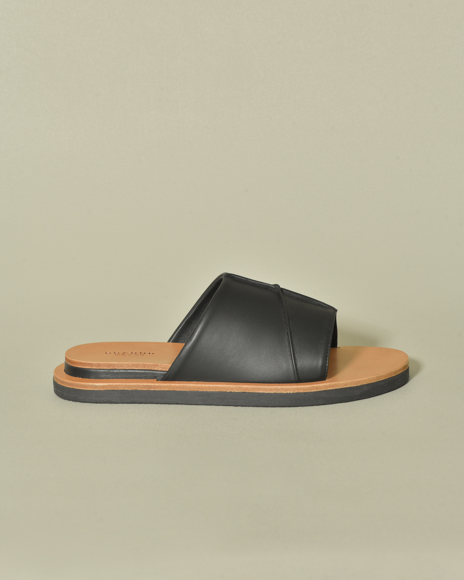 Sandales plates noires en cuir Brador
