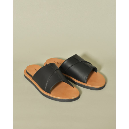 Sandales plates noires en cuir Brador