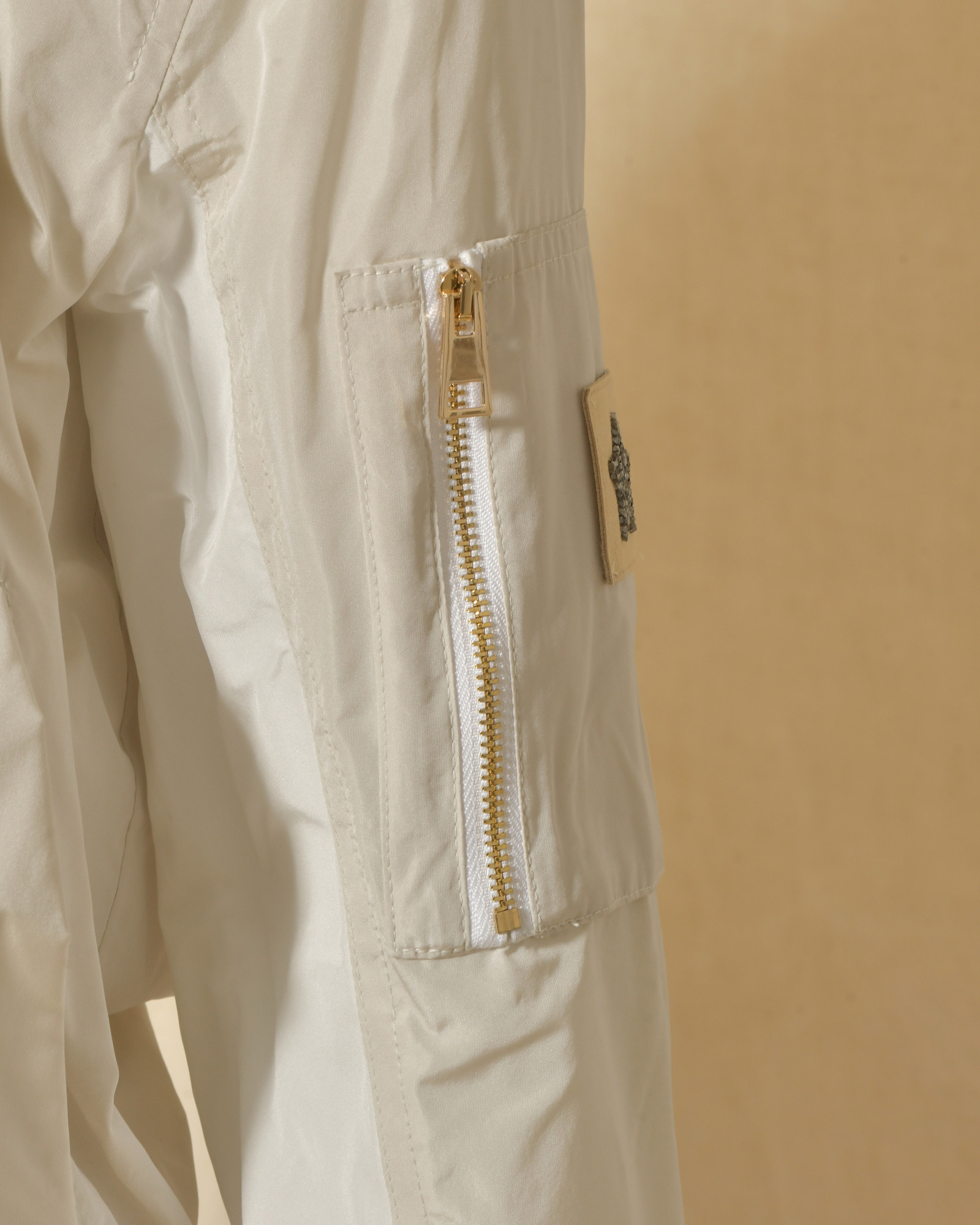 Veste bomber imperméable à capuche crème Lorena Antoniazzi